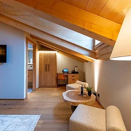 Hotel De 4*