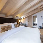 Szálloda De Sup 4*
